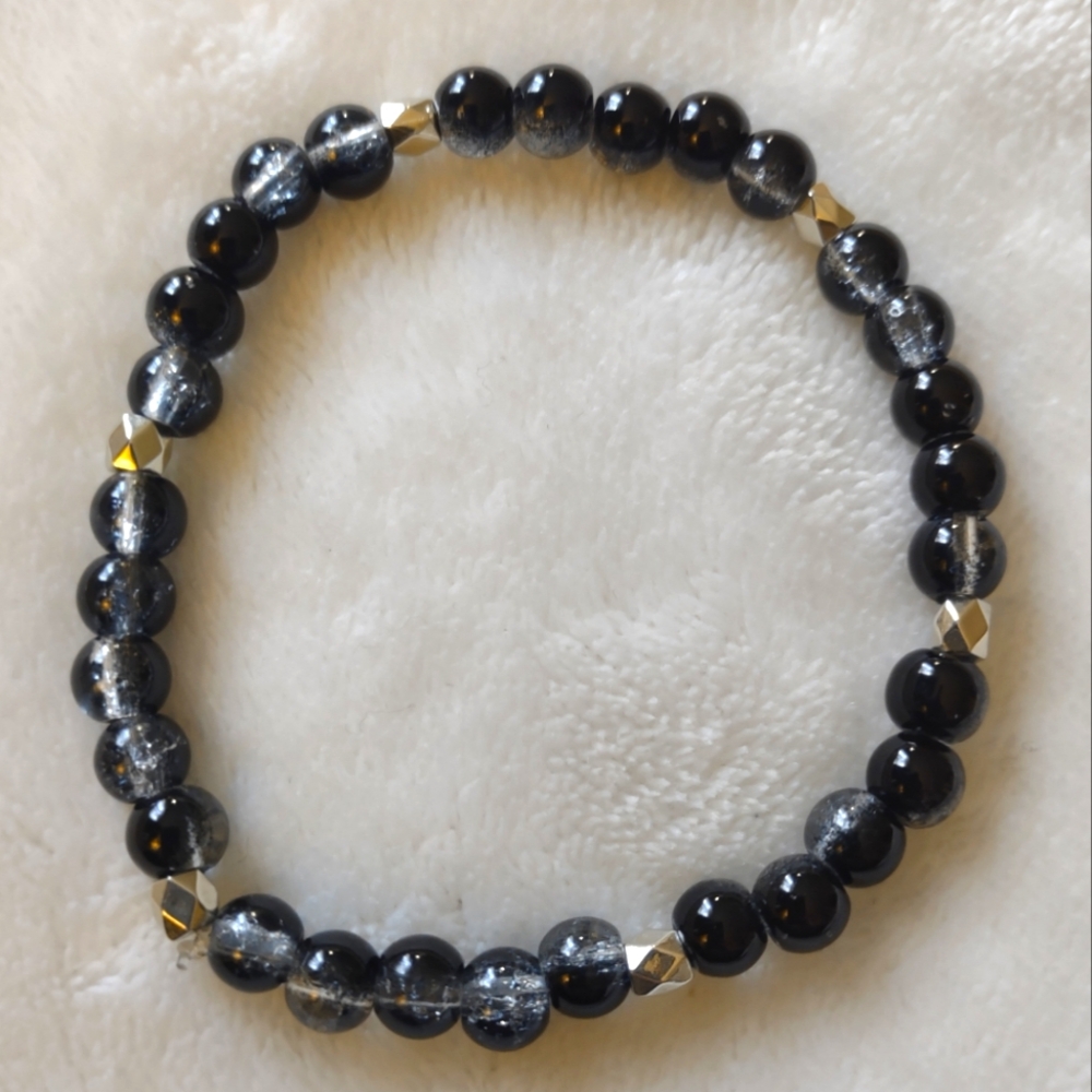 Glass bead bracelet